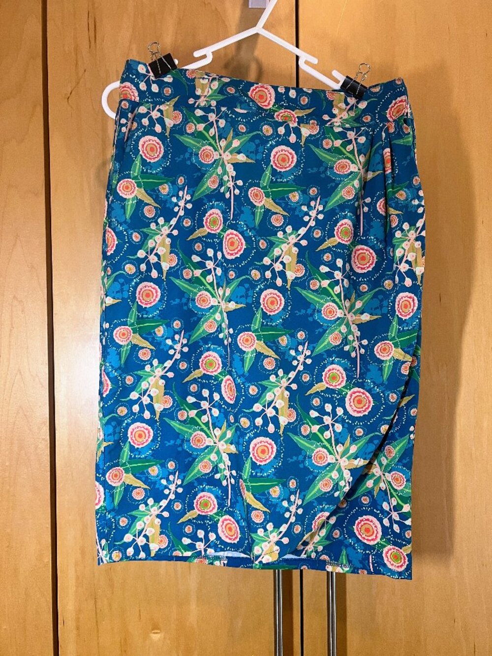 RipSkirt Hawaii blue floral, size S, adjustable waist band